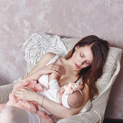 Ο θηλασμός μπορεί να μειώσει τον κίνδυνο εμφράγματος ή εγκεφαλικού για τη μητέρα