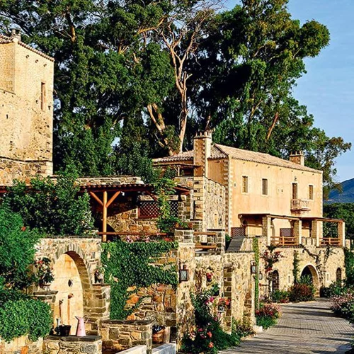 Να γιατί το εντυπωσιακό Kinsterna Hotel στη Μονεμβασιά είναι ο απόλυτος προορισμός