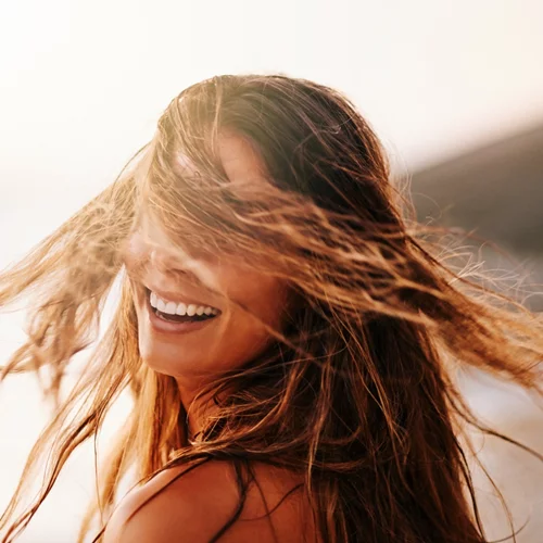 Συμβουλές για να προστατεύσουμε τα μαλλιά μας το καλοκαίρι