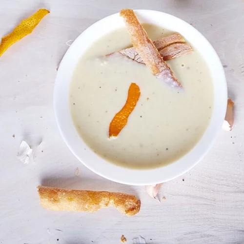 Σούπα με ψητό παστινάκι, πατάτα και αχλάδι