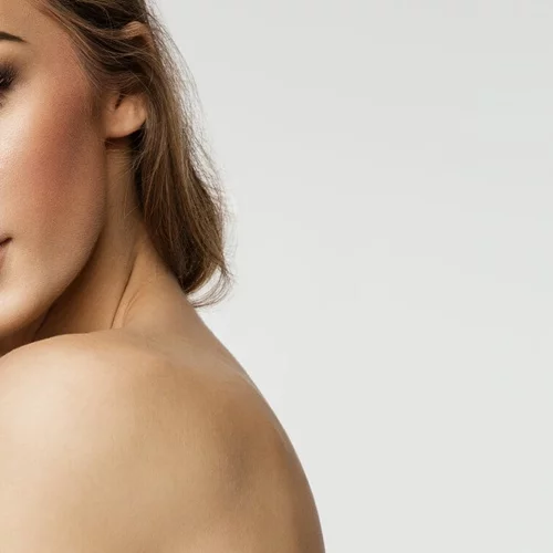 Είναι προτιμότερο να επιλέγω προϊόντα περιποίησης της ίδιας μάρκας για την επιδερμίδα μου;