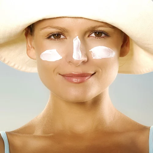 3 σημαντικά πράγματα που πρέπει να ελέγχουμε στη συσκευασία των αντηλιακών