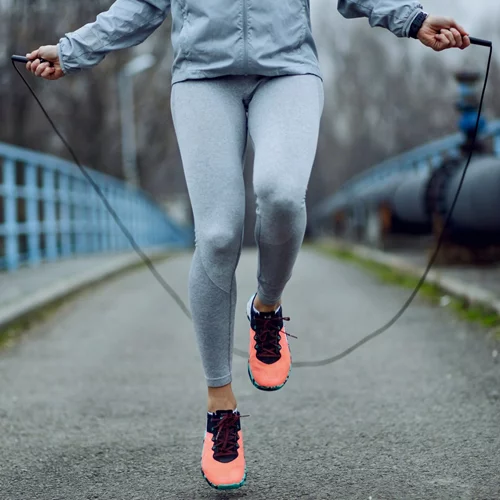 Το πρόγραμμα ασκήσεων με σχοινάκι που καίει 13 θερμίδες το λεπτό