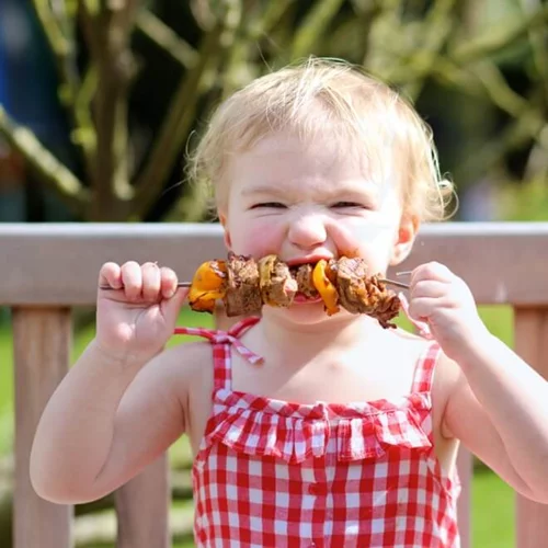 Διατροφή για παιδιά με χαμηλό σίδηρο: Τι συστήνει η διατροφολόγος και οι εθνικές οδηγίες