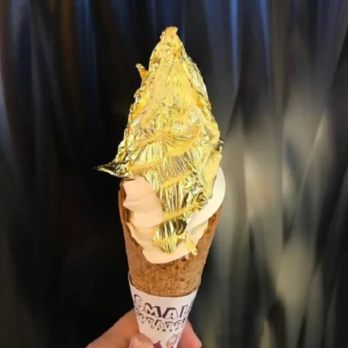 Το παγωτό με βρώσιμα φύλλα χρυσού είναι η τελευταία Insta-μόδα!