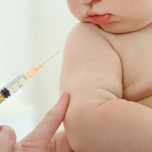 Ιλαρά: Τα συμπτώματα, το εμβόλιο της ιλαράς, τα κρούσματα, ποιοι κινδυνεύουν