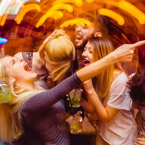 Εφηβεία και αλκοόλ: Πόσο αλκοόλ να «επιτρέπουμε» ως γονείς να πίνουν οι έφηβοι; Πότε να ανησυχήσουμε; Η ψυχολόγος απαντά!