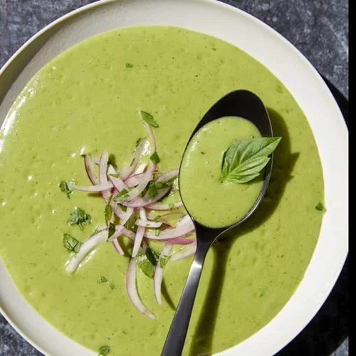 Η κλασική σούπα βισισουάζ με πράσα και πατάτες από τη Σοφία Μάργαρη είναι ό,τι πιο νόστιμο και εύκολο θα δοκιμάσεις σήμερα!