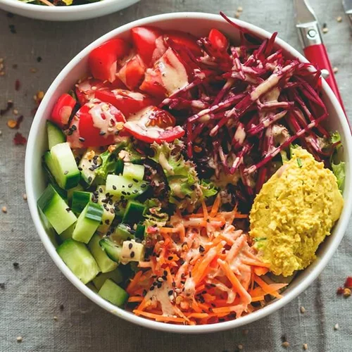Φτιάξε το δικό σου buddha bowl για αδυνάτισμα: Δοκίμασε μπολ σαλάτας με μαύρο ρύζι και ντρέσινγκ ταχίνι