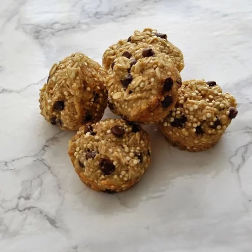 Μπουκίτσες μάφιν με μπανάνα και κινόα και κομματάκια σοκολάτας