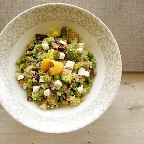 Χορτοφαγική σαλάτα με κινόα και πράσινα λαχανικά από τη διαιτολόγο Δέσποινα Μαρσέλου