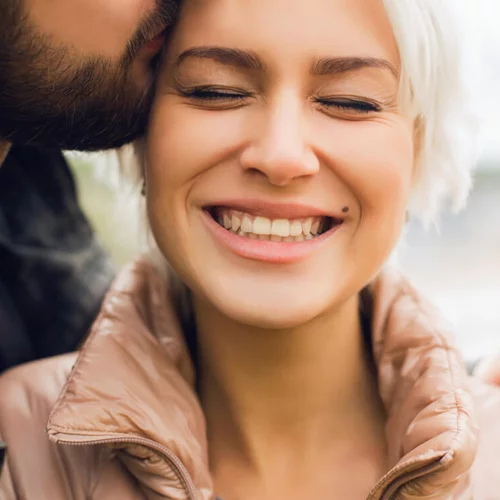 Οι γυναίκες είναι πιο ευτυχισμένες με έναν λιγότερο όμορφο άντρα