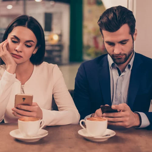 Πειράζει αν έχεις λογαριασμό στο Tinder ενώ είσαι σε σχέση;