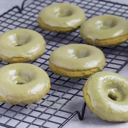 Πράσινα ντόνατς με matcha: Είναι vegan και χωρίς γλουτένη