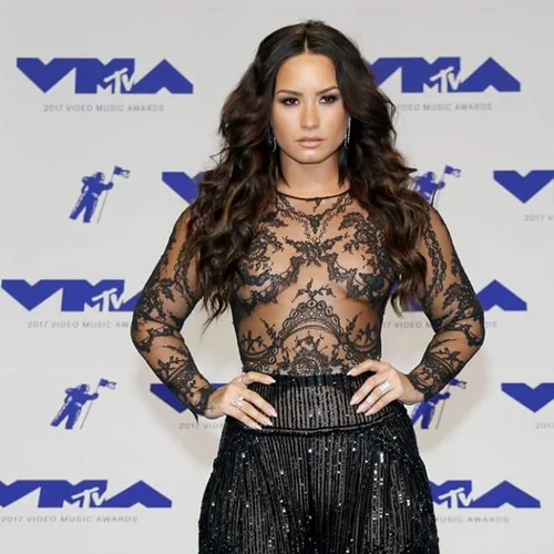 Η Ντέμι Λοβάτο αποκάλυψε λεπτομέρειες για τη διατροφική διαταραχή της