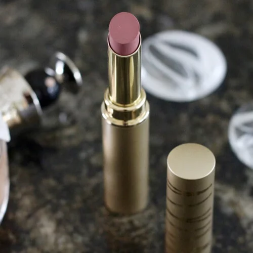 7 tips για να διαρκεί το κραγιόν σου όλη μέρα