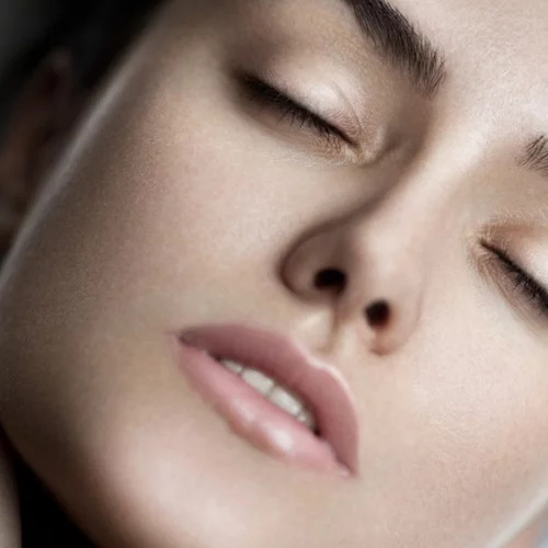 Πώς θα βελτιώσεις το σχήμα της μύτης σου μόνο με μακιγιάζ;