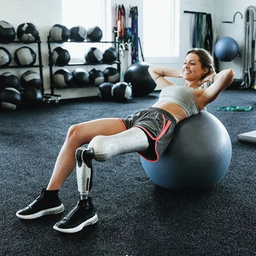 H Paola Antonini έχει ένα τεχνητό μέλος και μας δείχνει τι αξίζει πραγματικά στη ζωή