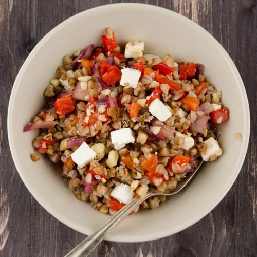 Έχεις φαγόπυρο; Φτιάξε σαλάτα με αβοκάντο και αβγό με τη συνταγή του Cool Artisan