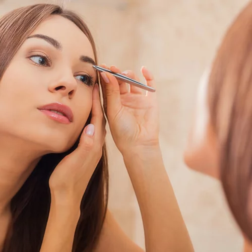 10 πράγματα που κάνουν τα κορίτσια με τέλεια φρύδια!