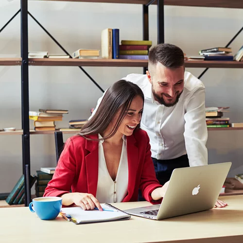 Φλερτ στο γραφείο: Τελικά, θεωρείται απιστία;