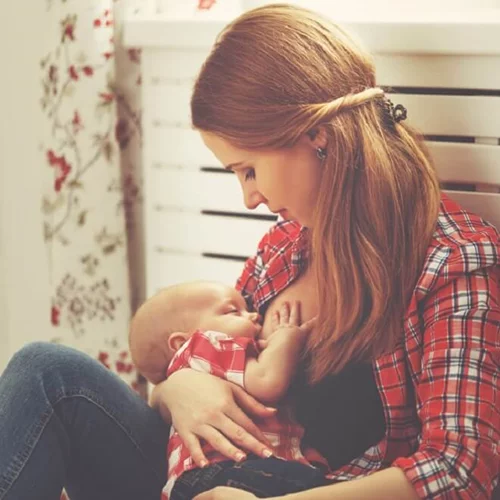 Θηλασμός: Αγγελική Δαλιάνη και Ολυμπία Χοψονίδου δείχνουν 2 διαφορετικές όψεις του