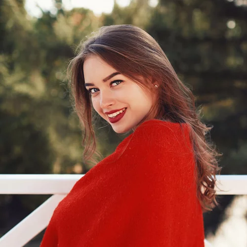 3 εύκολα χτενίσματα για να δοκιμάσεις αυτό το μήνα