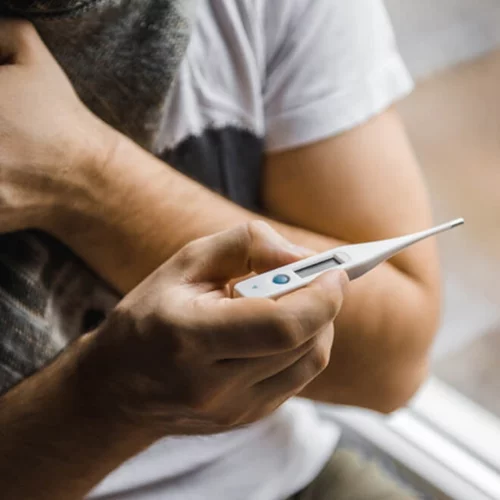 Γιατί οι άνδρες κάνουν σαν παιδιά όταν αρρωσταίνουν; Η επιστήμη απαντά