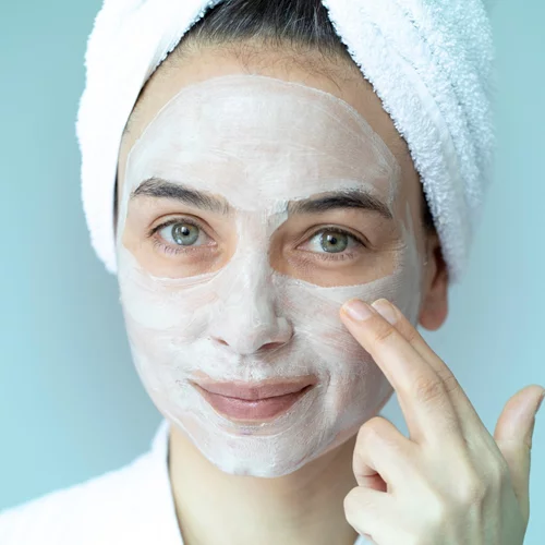 Περιποίηση προσώπου το βράδυ: Τι να χρησιμοποιήσεις και γιατί;