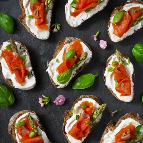 Είναι 8, είναι εύκολα, είναι τα πιο υγιεινά βραδινά γεύματα με λίγες θερμίδες και μας τα έφτιαξε η διατροφολόγος