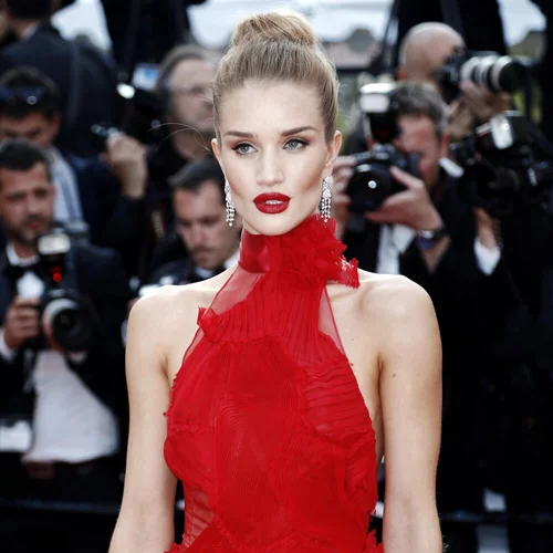 Μακιγιάζ για κόκκινο κραγιόν: 7 σούπερ ιδέες από τις celebrities