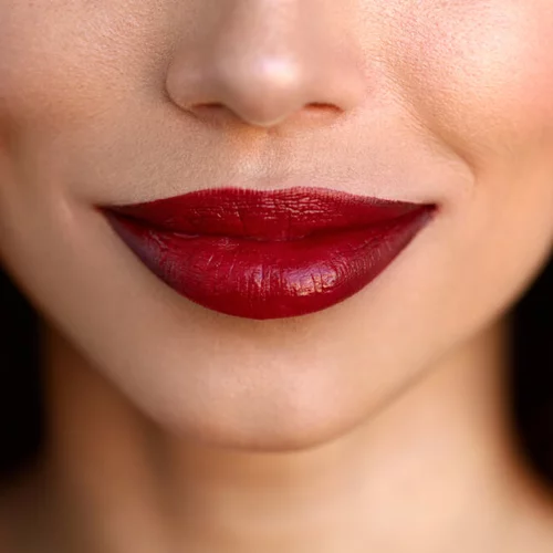 Τα μυστικά για σαρκώδη χείλη από τον πλαστικό και τον makeup artist