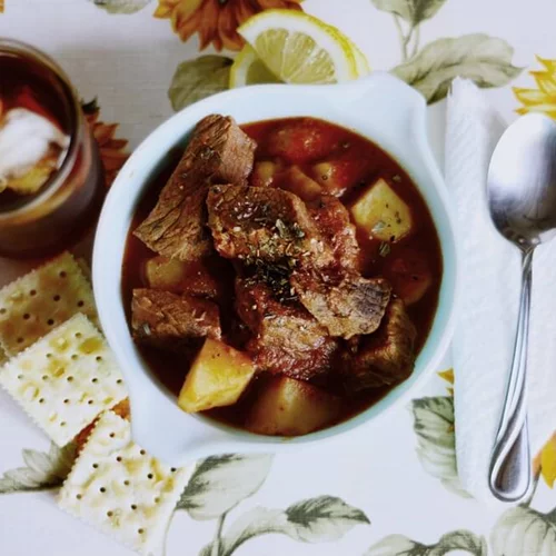 Συνταγή για κρεατόσουπα από την Κάλλια Γιαννιτσοπούλου