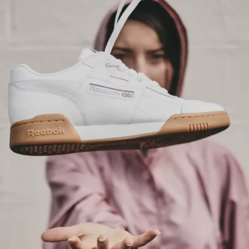 H Reebok επαναπροσδιορίζει το κλασικό και αναδεικνύει την αυθεντικότητα