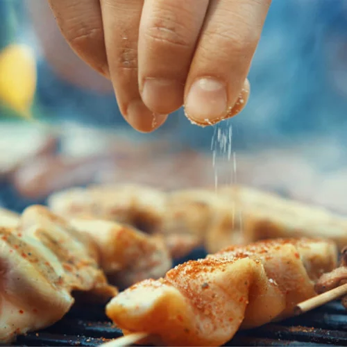 3 αλλαγές στη διατροφή σου που θα μειώσουν το αλάτι που τρως άμεσα