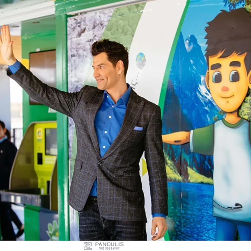 Ο Σάκης Ρουβάς έγινε Πρεσβευτής της Ανταποδοτικής Ανακύκλωσης!