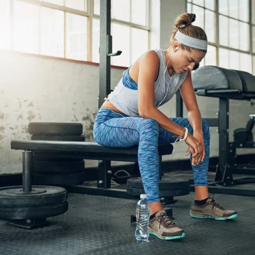 Κουράζεσαι πολύ κατά την άσκηση; Μήπως σου λείπουν (αυτές οι) βιταμίνες;