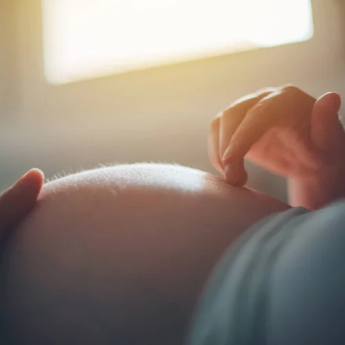 Υπάρχουν ακόμα μητέρες που χάνουν τη ζωή τους στον τοκετό (κι αυτό είναι κάτι που πρέπει να αλλάξει)