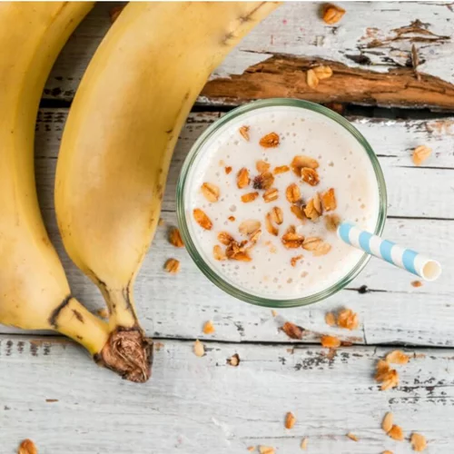 4 συνταγές για smoothie με μπανάνα που αγαπά η Monika Kwiecien