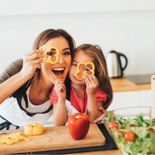 Παιδική παχυσαρκία: 8 καλές συνήθειες για να την προλάβεις και να τρώει σωστά το παιδί