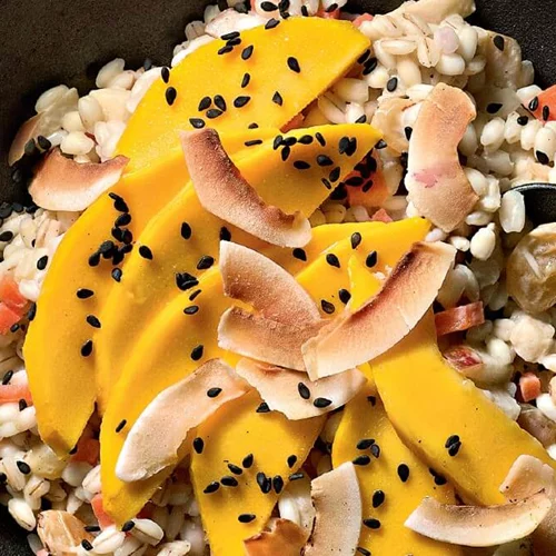 Πουτίγκα κριθαριού με καρότο, μήλο και σταφίδες