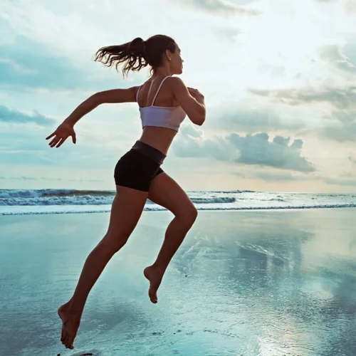 Ασκήσεις για γλουτούς και κοιλιά: Το 20λεπτο πρόγραμμα της Anna Victoria