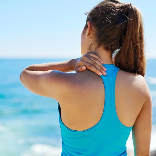 Πόνος στον αυχένα; Το αυχενικό σύνδρομο και όσα χρειάζεται να γνωρίζεις