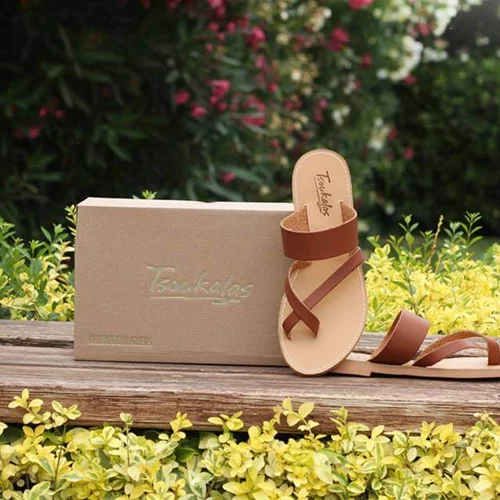 Σανδάλια για το καλοκαίρι 2018: Βρήκαμε τα πιο όμορφα παπούτσια και να πού θα τα βρεις και online