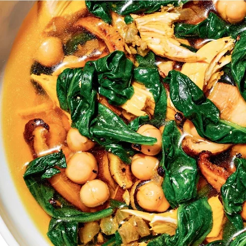 Κοτόσουπα με κρόκο Κοζάνης, σπανάκι και ρεβίθια (ίσως η πιο νόστιμη συνταγή για κοτόσουπα που έχεις δοκιμάσει!)