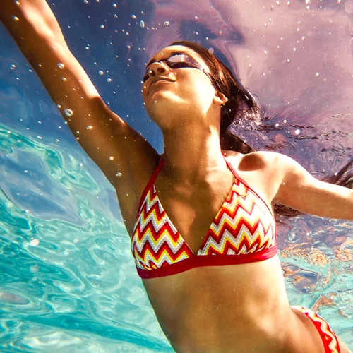 Ασκήσεις στο νερό για δυνατά χέρια, σφιχτούς κοιλιακούς και σμιλεμένους γλουτούς για τη θάλασσα και την πισίνα