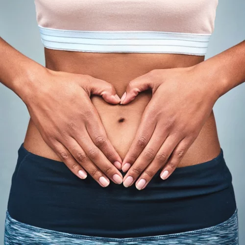 6 λόγοι που συγκεντρώνεται το λίπος στην κοιλιά σου (μήπως στριφογυρίζεις στον ύπνο;)