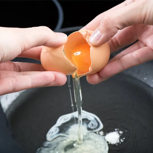 Τα ASMR βίντεο που θα σου αλλάξουν τη διάθεση (τι σχέση έχει το αβγό; η απάντηση στη συνέχεια!)