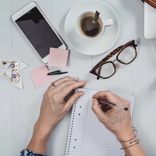 Πώς να είσαι (και να φαίνεσαι) επαγγελματίας στη δουλειά