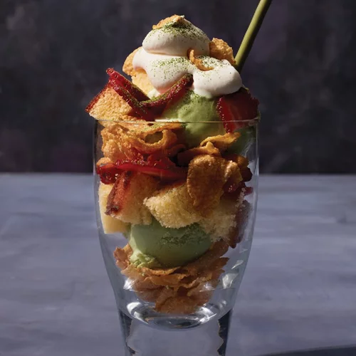 Γλυκό με τσάι matcha και παγωτό από την Ιαπωνική κουζίνα